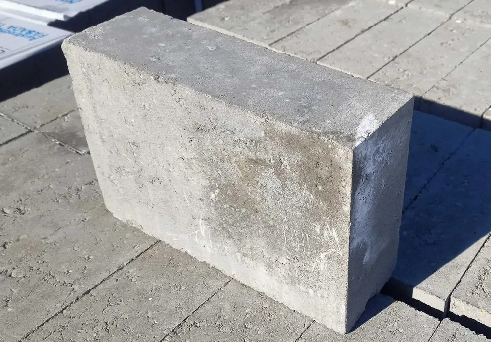 Bloczek betonowy fundamentowy 38x25x12 B-15