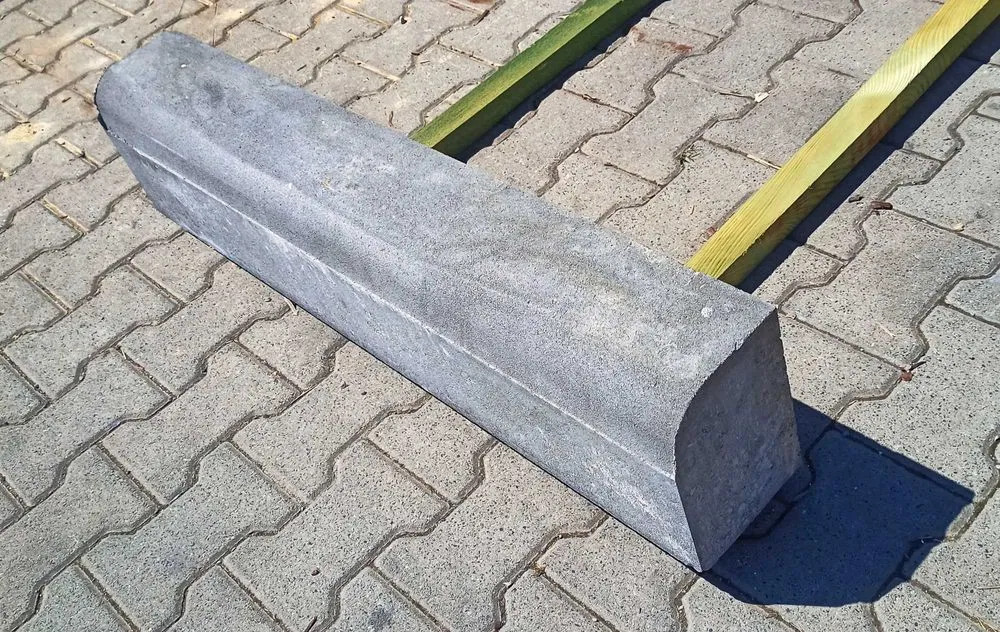 Krawężnik najazdowy 15x22x100